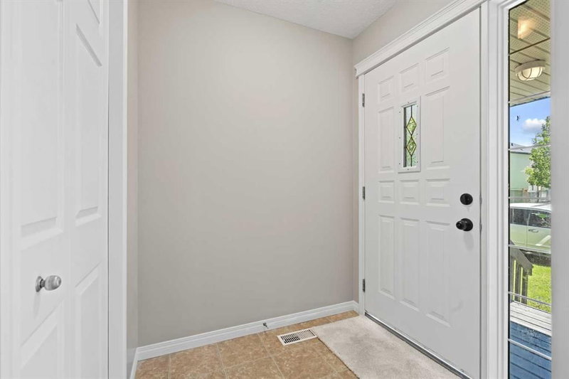 28 Saddlebrook Gardens NE