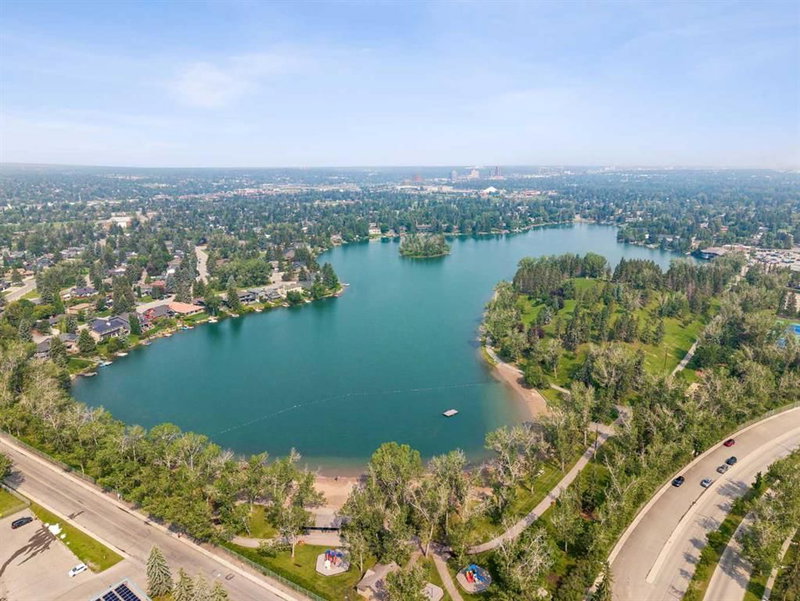 856 Lake Twintree Crescent SE, Lake Bonavista — interior photo