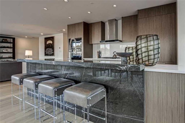 501 - 128 Waterfront Court SW