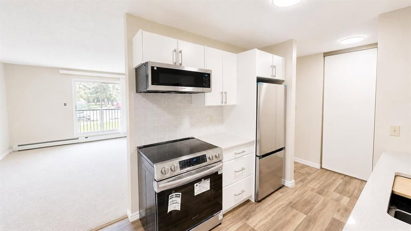 107 - 405 Columbia Boulevard W