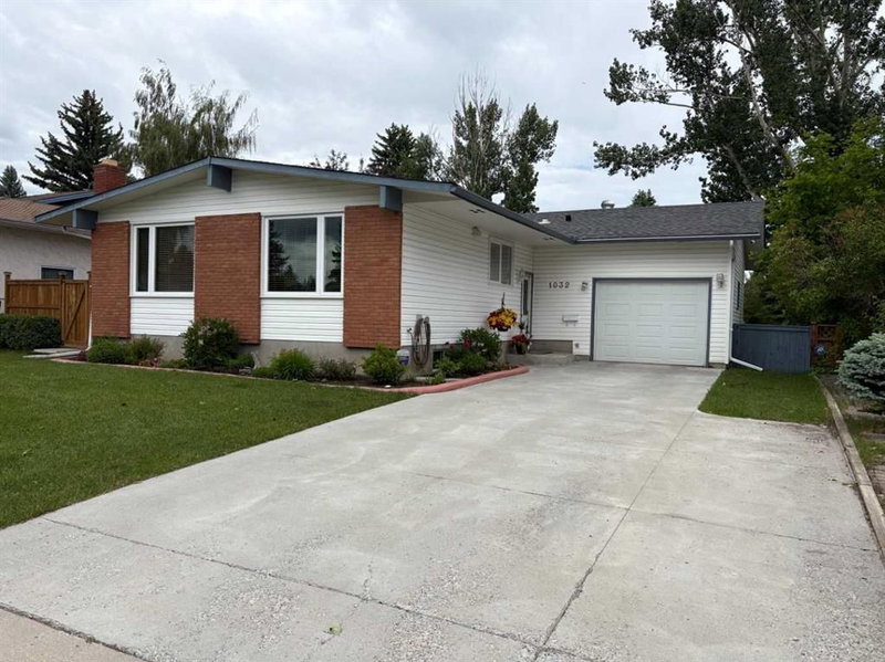 1032 Cantabrian Drive SW, Calgary, Alberta