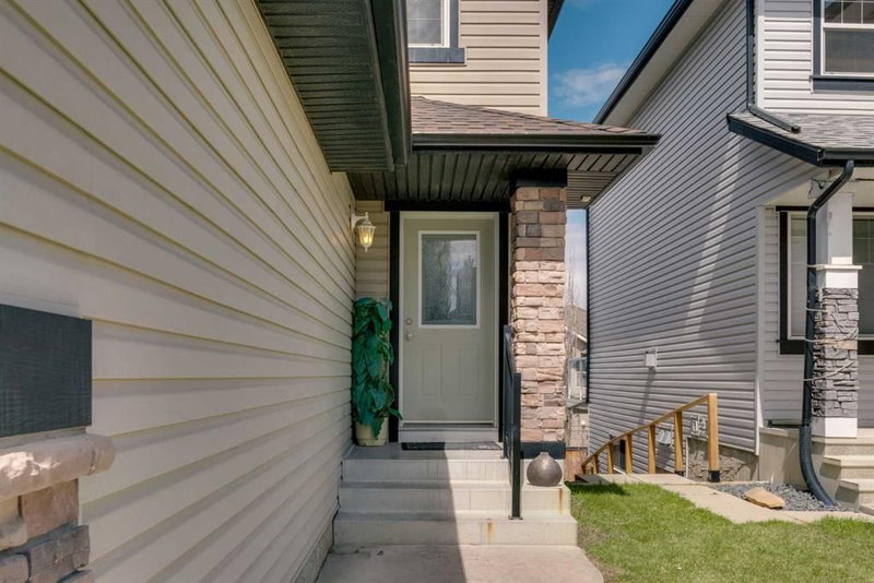 133 Everwoods Close SW