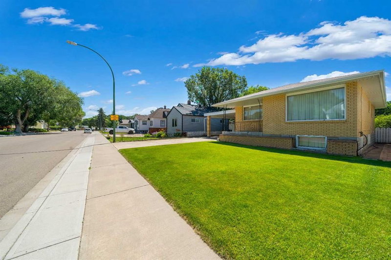61 5 Street SW