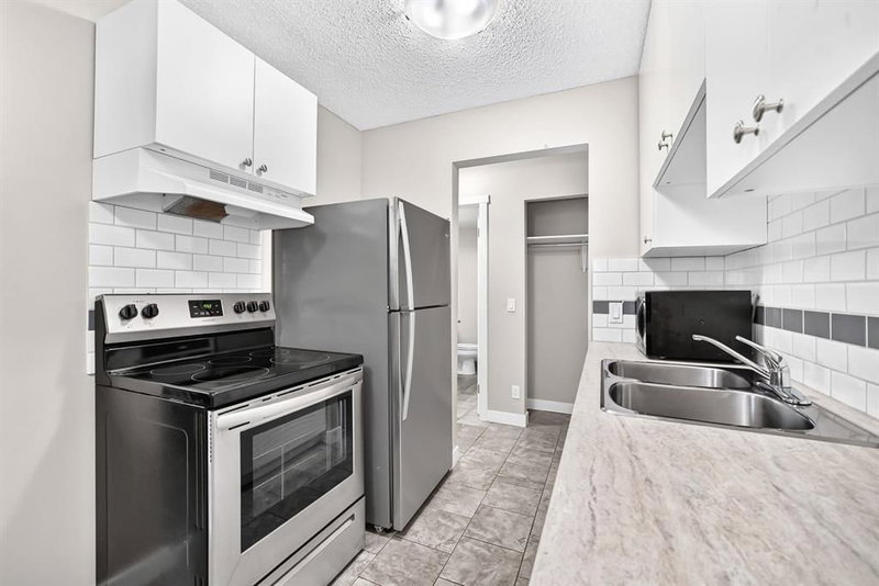1, 11415 8 Street SW, Southwood — interior photo 5
