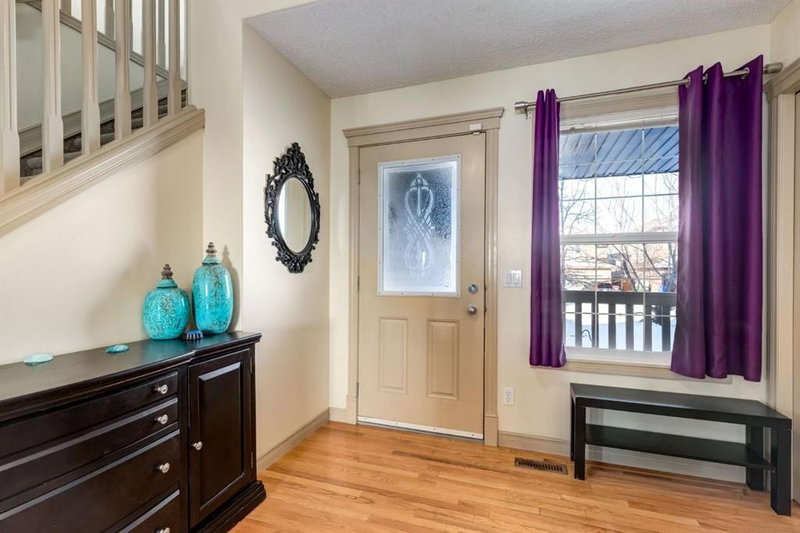 515 Crystal Green Mews, Crystal Green — interior photo