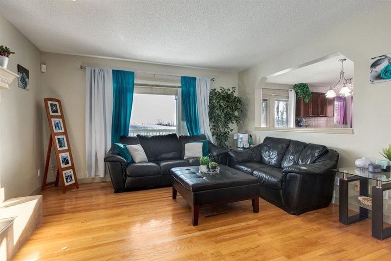 515 Crystal Green Mews, Crystal Green — interior photo 6