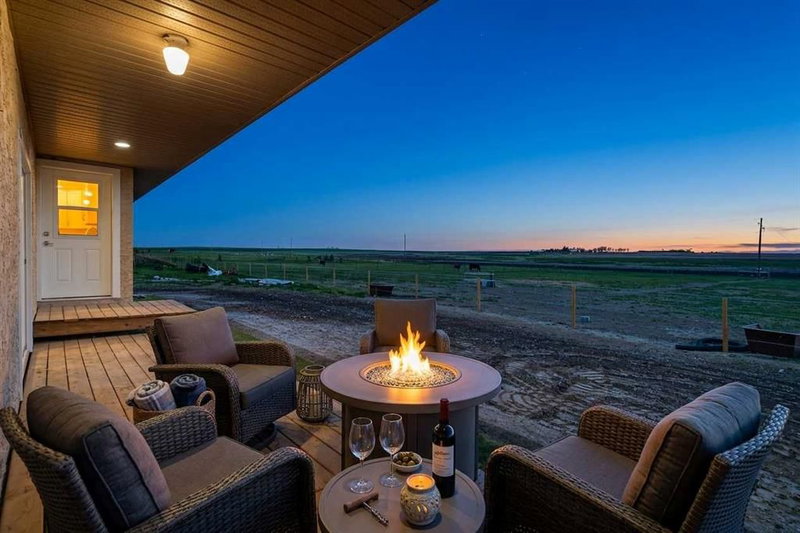 578099 83 Street E, Rural Foothills County, Alberta