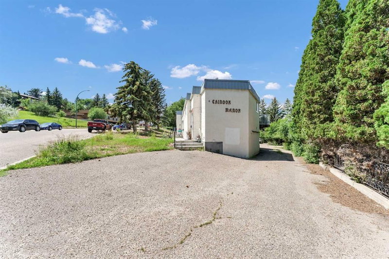 5 - 6 Chinook Drive SW