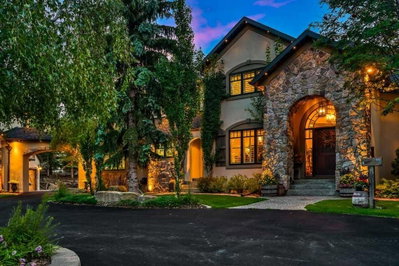 55 Bearspaw View