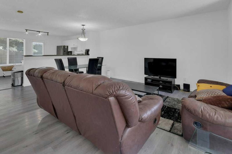 109 Tuscany Springs Gardens NW, Tuscany — interior photo 5