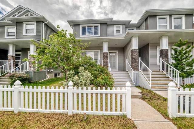 17 Redstone Common NE