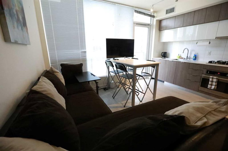 304, 51 Waterfront Mews SW, Chinatown — interior photo 6