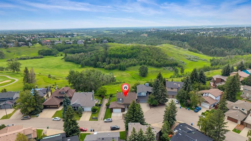 24 Woodgrove Crescent SW, Calgary, Alberta