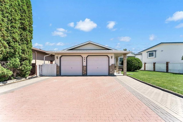 884 Ross Glen Drive SE