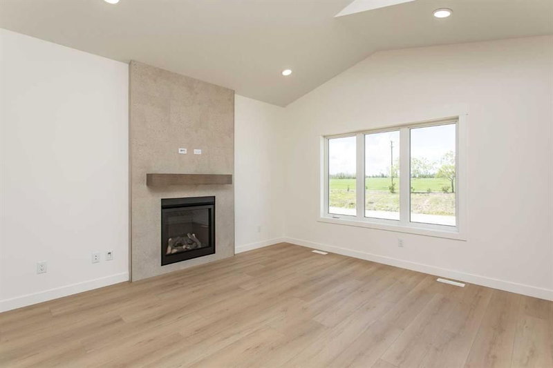 60 Emmett Crescent, Evergreen — interior photo 7
