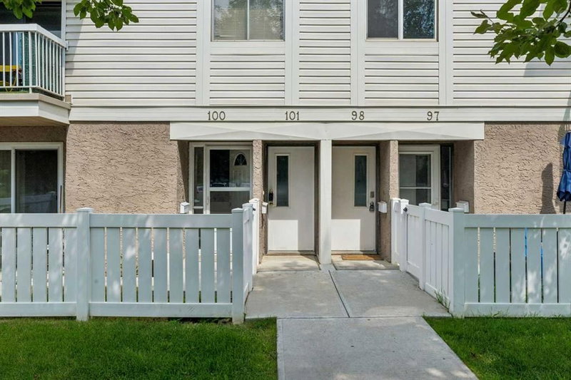 101, 3015 51 Street SW, Glenbrook — photo 3