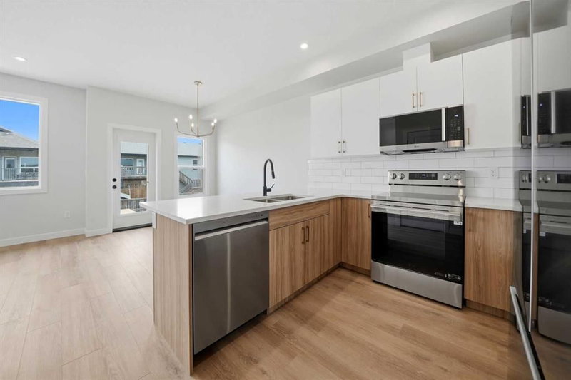 61 Pinnacle Close