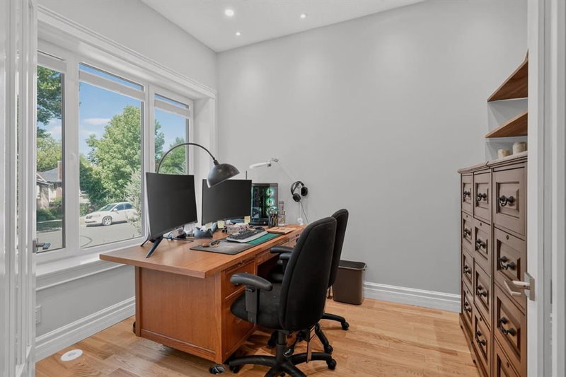 1640 16 Street SE, Inglewood — interior photo