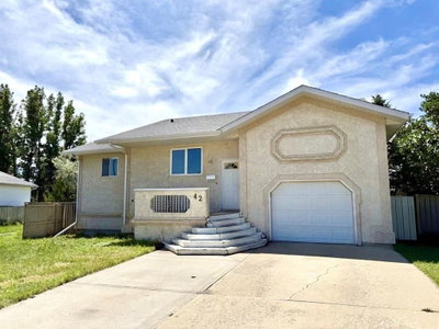 42 Mt Backus Crescent W