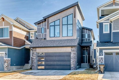 138 Silver Spruce Grove SW