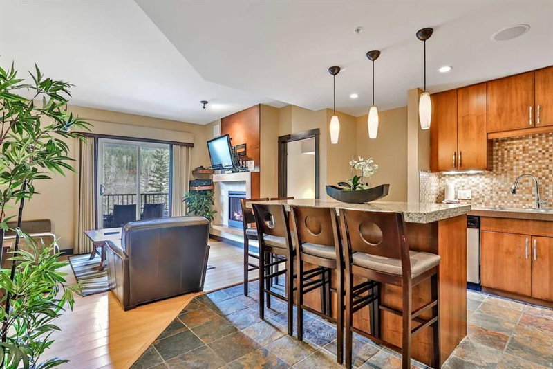 319C - 1818 Mountain Avenue