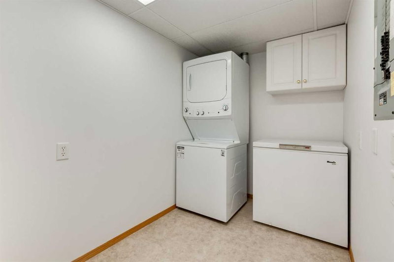 244, 8535 Bonaventure Drive SE, Acadia — interior photo