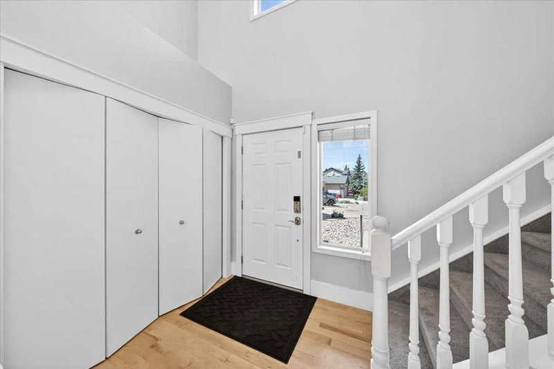 18 Cougarstone Bay SW, Cougar Ridge — interior photo 5