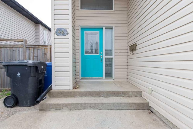 48 Blackfoot Court W