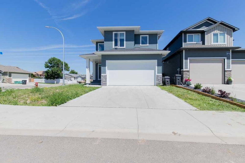 213 Greenwood Road, Coalhurst — listing photo 2