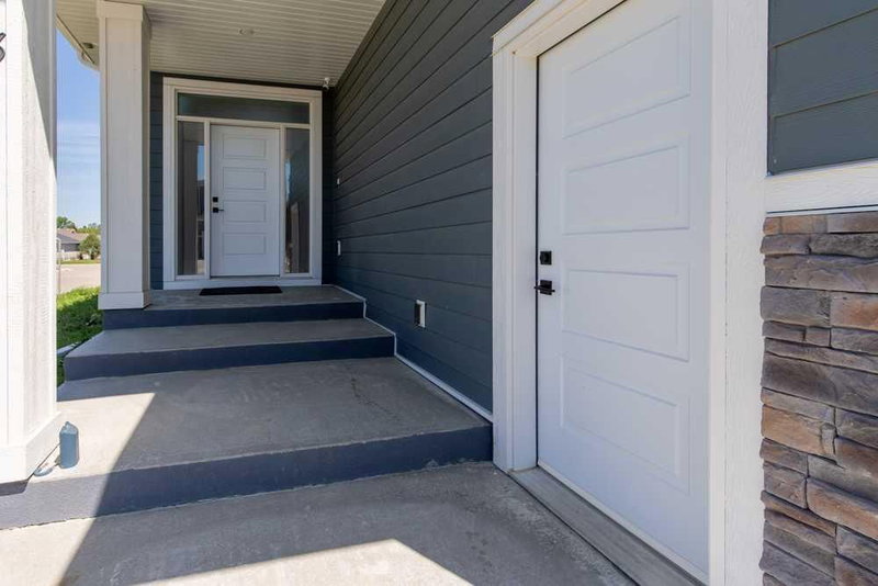 213 Greenwood Road, Coalhurst — listing photo 4