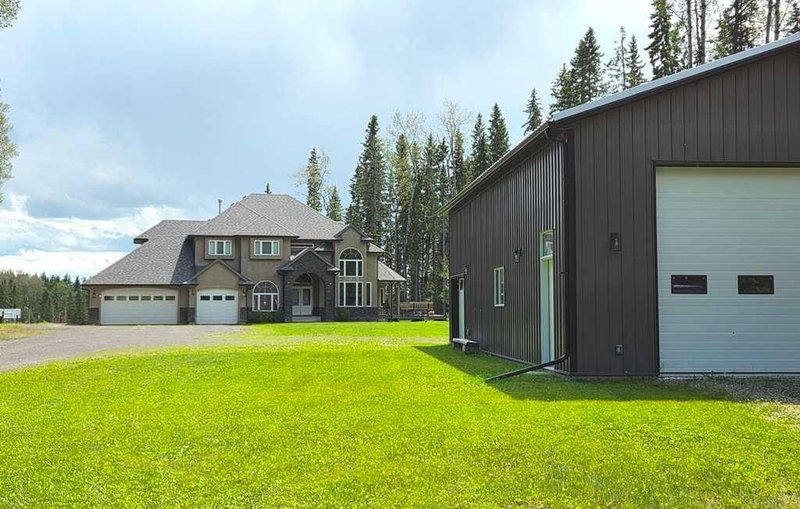 541 Clearwater Estates Crescent