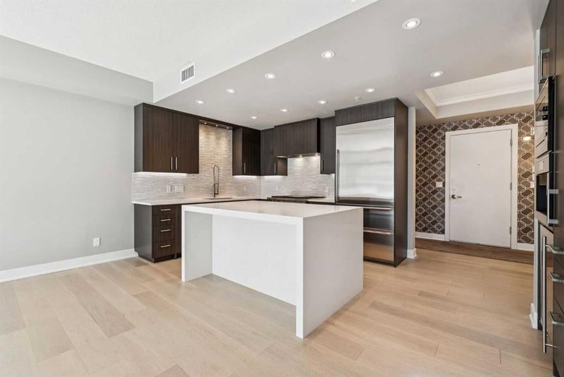 103, 660 Eau Claire Avenue SW, Eau Claire — interior photo 6