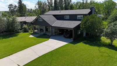 737 2 Street W