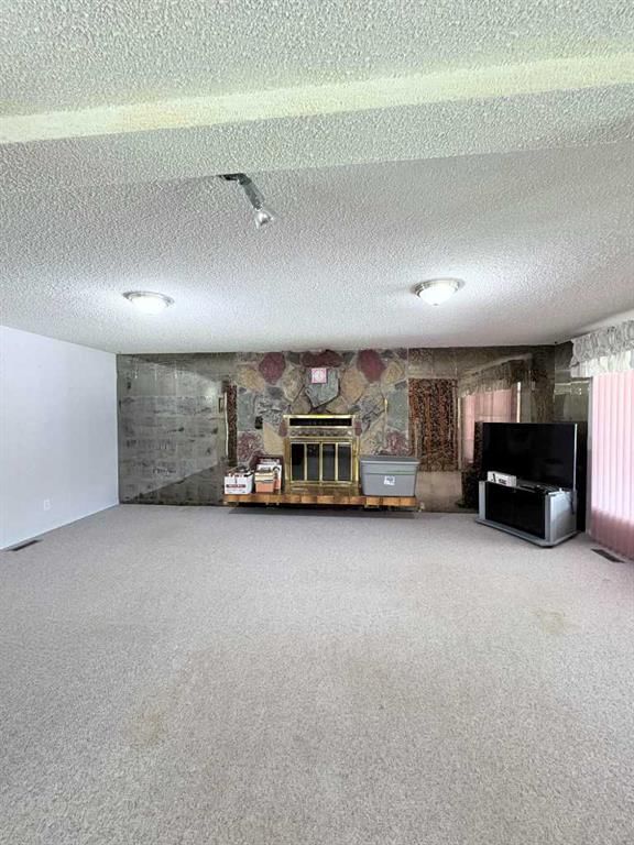 737 2 Street W