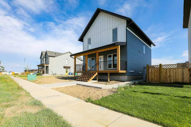 411 Caledonia Boulevard W