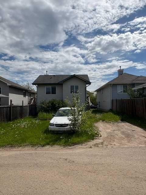 112 Parry Crescent