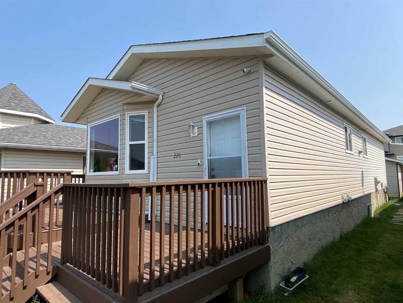 220 16 Street E