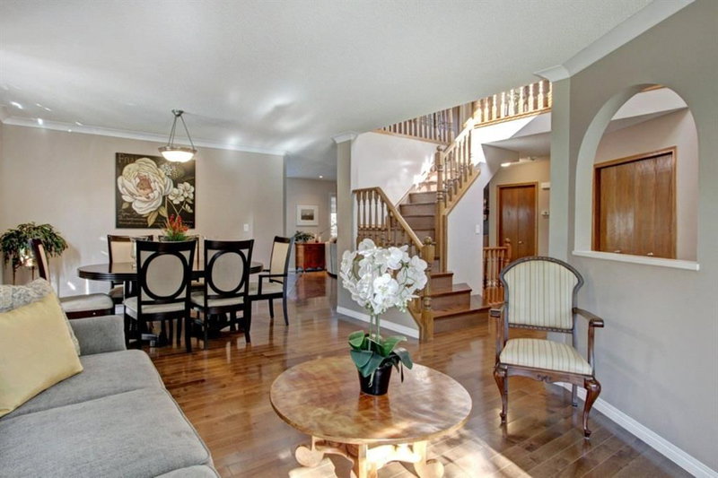 311 Douglasbank Green SE, Douglasdale/Glen — interior photo 5