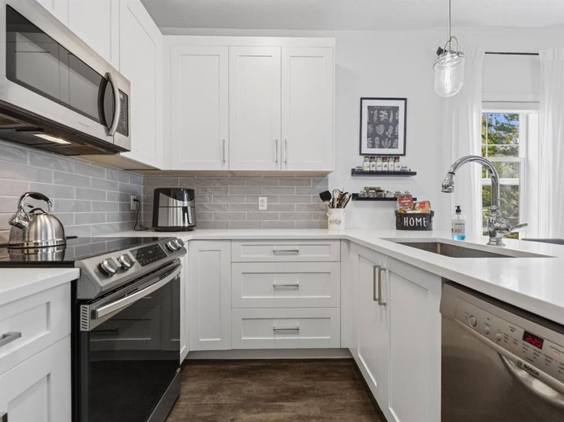 404 Jumping Pound Common, Jumping Pound Ridge — interior photo 5