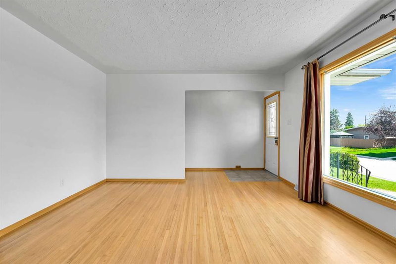 5247 Thomas Street NE, Thorncliffe — interior photo 6