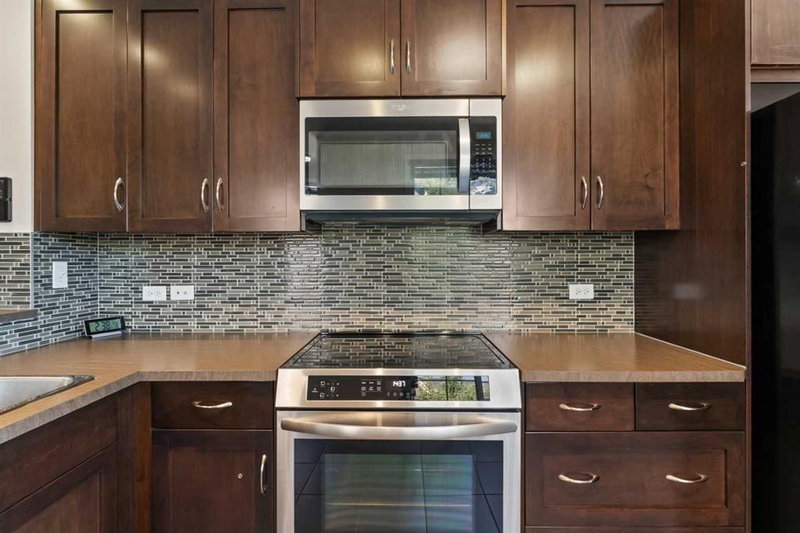 58 Evansview Road NW, Evanston — interior photo