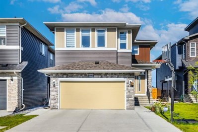 983 Corner Meadows Way NE