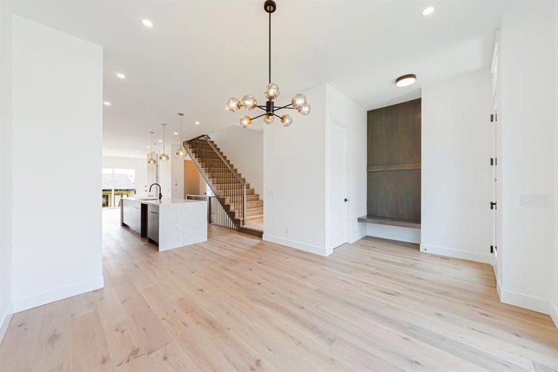 2028 36 Street SW, Killarney/Glengarry — interior photo