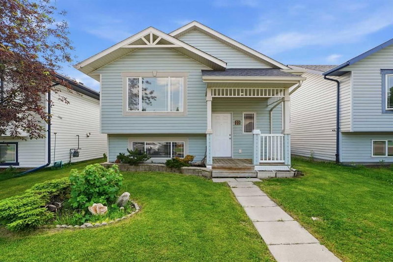 22 Lanterman Close