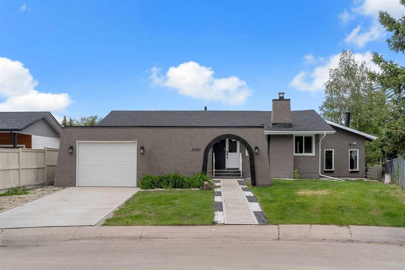 2930 Oakmoor Crescent SW, Calgary, Alberta