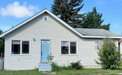 208 1 Street W