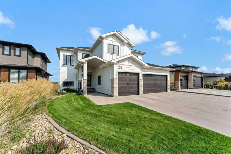 24 Coulee Ridge Drive SW