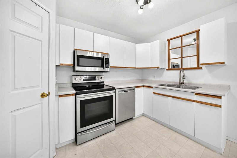 5 23 Avenue Close