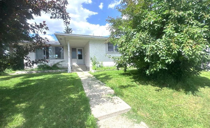 235 Penbrooke Close SE, Calgary, Alberta