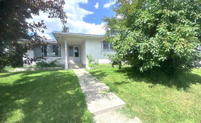 235 Penbrooke Close SE